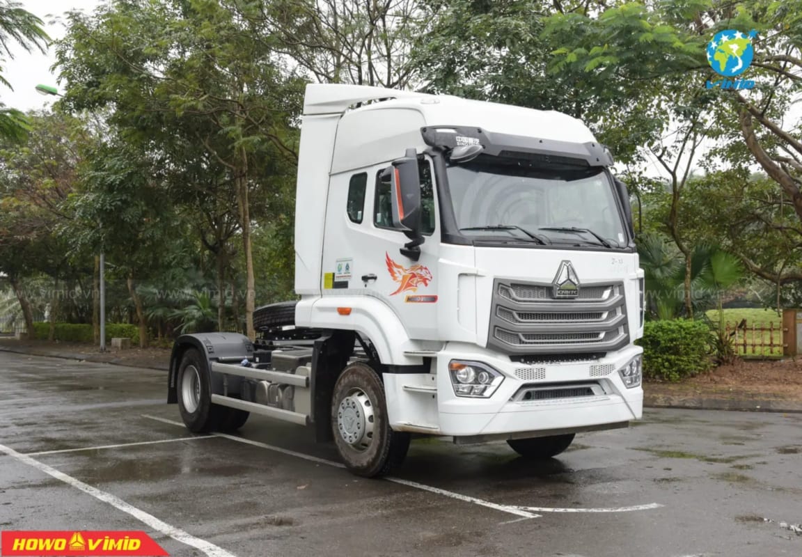 Xe đầu kéo NX 310 cầu láp là dòng sản phẩm mới nhất được nâng cấp từ thế hệ VX cũ, được nhập khẩu nguyên chiếc từ nhà máy Sinotruk về thị trường Việt Nam. Vậy xe có những tính năng gì nổi bật.