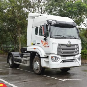 Xe đầu kéo NX 310 cầu láp là dòng sản phẩm mới nhất được nâng cấp từ thế hệ VX cũ, được nhập khẩu nguyên chiếc từ nhà máy Sinotruk về thị trường Việt Nam. Vậy xe có những tính năng gì nổi bật.